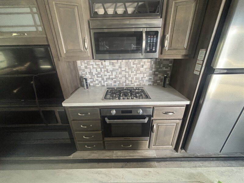 2019 KEYSTONE 3120RL MONTANA - Photo 12 - Albuquerque, NM 87108