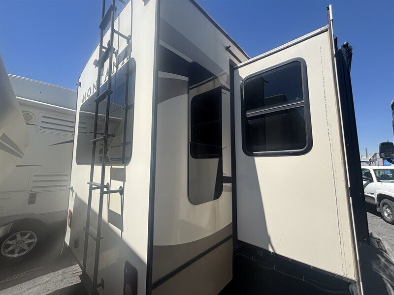 2019 KEYSTONE 3120RL MONTANA - Photo 3 - Albuquerque, NM 87108