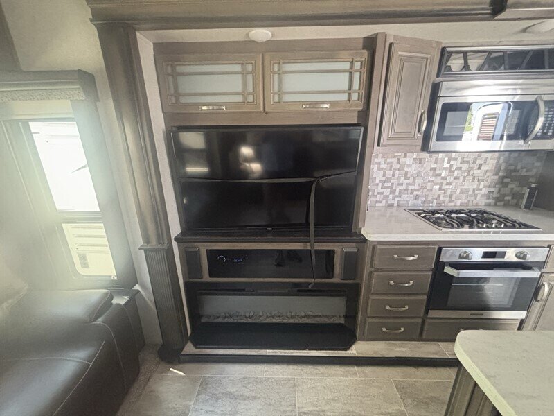 2019 KEYSTONE 3120RL MONTANA - Photo 11 - Albuquerque, NM 87108