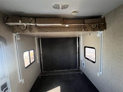 2014 K-Z SPORTSMAN 305TH 5TH WHEEL TOYHAULER   - Photo 21 - Albuquerque, NM 87108