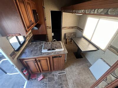 2014 K-Z SPORTSMAN 305TH 5TH WHEEL TOYHAULER   - Photo 15 - Albuquerque, NM 87108