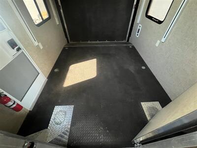 2014 K-Z SPORTSMAN 305TH 5TH WHEEL TOYHAULER   - Photo 19 - Albuquerque, NM 87108