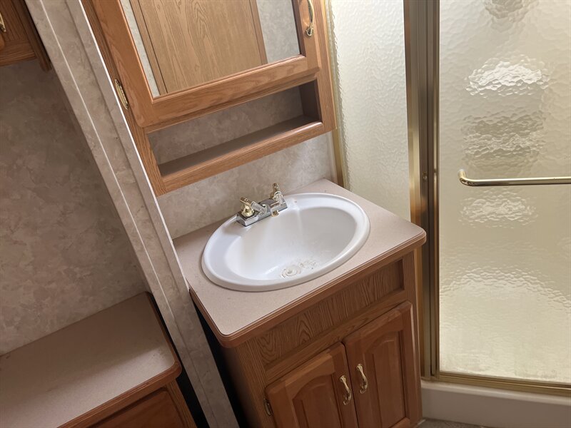 2004 KEYSTONE 2955RL MONTANA - Photo 16 - Albuquerque, NM 87108