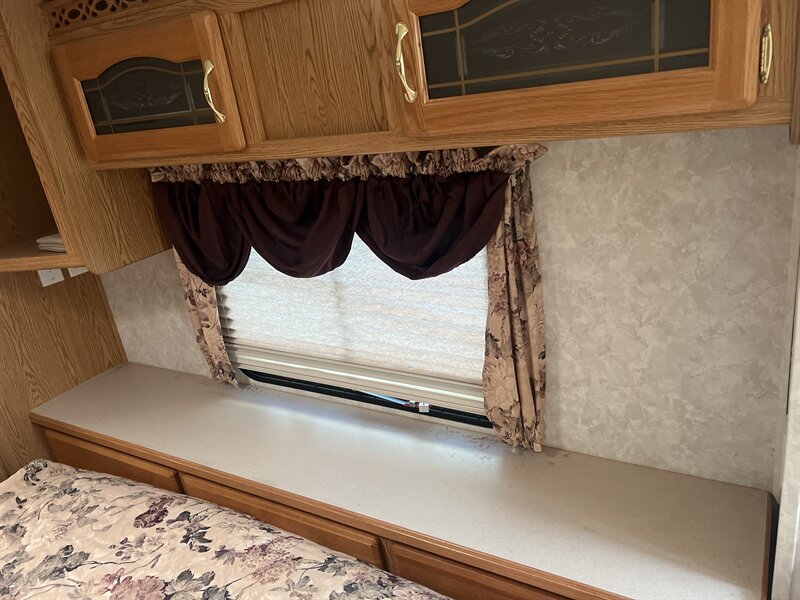 2004 KEYSTONE 2955RL MONTANA - Photo 15 - Albuquerque, NM 87108