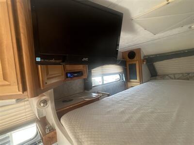 2001 LANCE lance 1030  Lance truck camper - Photo 7 - Albuquerque, NM 87108