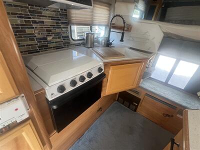 2001 LANCE lance 1030  Lance truck camper - Photo 15 - Albuquerque, NM 87108