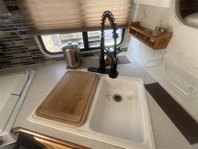 2001 LANCE lance 1030  Lance truck camper - Photo 12 - Albuquerque, NM 87108