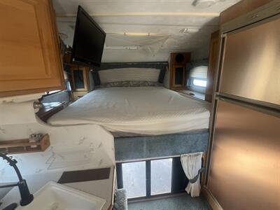 2001 LANCE lance 1030  Lance truck camper - Photo 13 - Albuquerque, NM 87108
