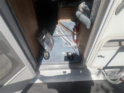 2001 LANCE lance 1030  Lance truck camper - Photo 16 - Albuquerque, NM 87108
