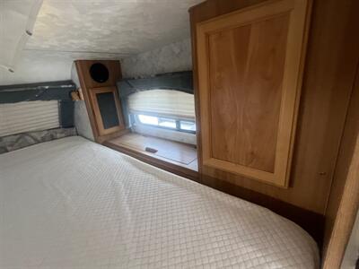 2001 LANCE lance 1030  Lance truck camper - Photo 6 - Albuquerque, NM 87108
