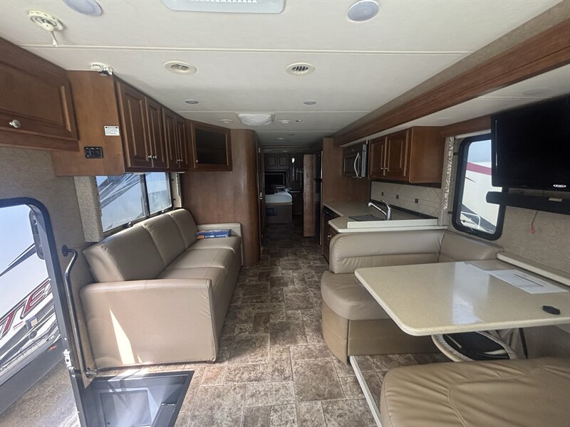 2014 Thor 33.3 Palazzo - Photo 3 - Albuquerque, NM 87108