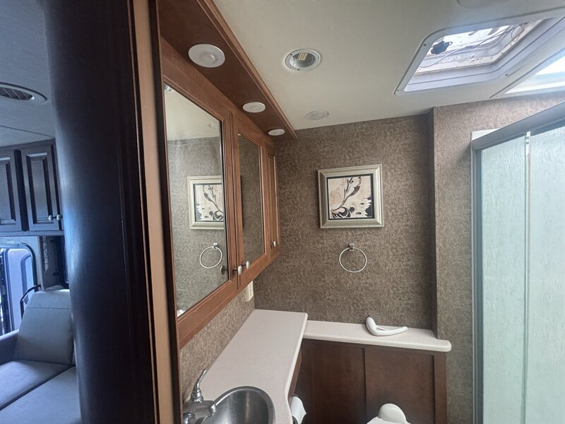 2014 Thor 33.3 Palazzo - Photo 15 - Albuquerque, NM 87108