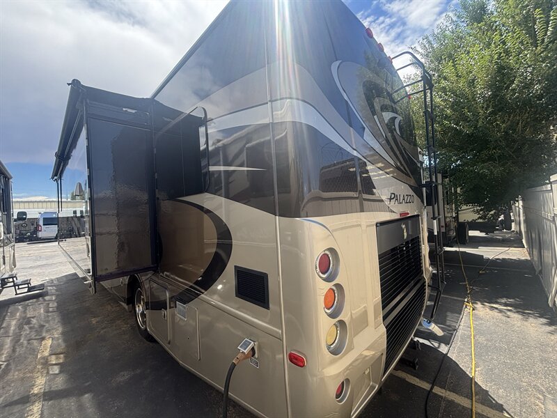2014 Thor 33.3 Palazzo - Photo 5 - Albuquerque, NM 87108