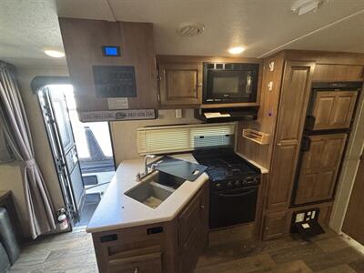 2017 FORESTRIVER 2504S ROCKWOOD MINI LITE   - Photo 13 - Albuquerque, NM 87108
