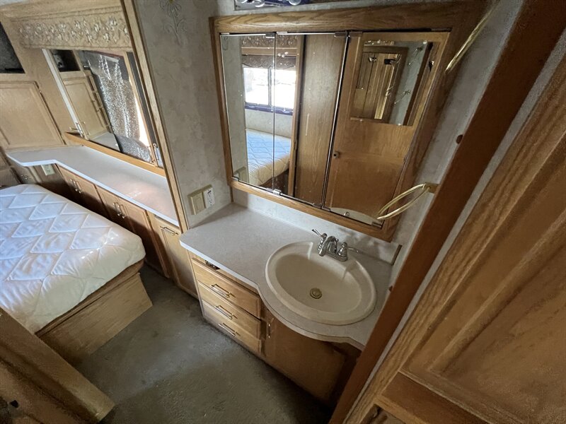 1997 Pace-Arrow 36B VISION CLASS A - Photo 16 - Albuquerque, NM 87108