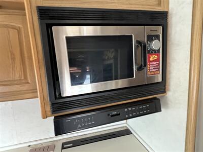 1997 Pace-Arrow 36B VISION CLASS A - Photo 14 - Albuquerque, NM 87108