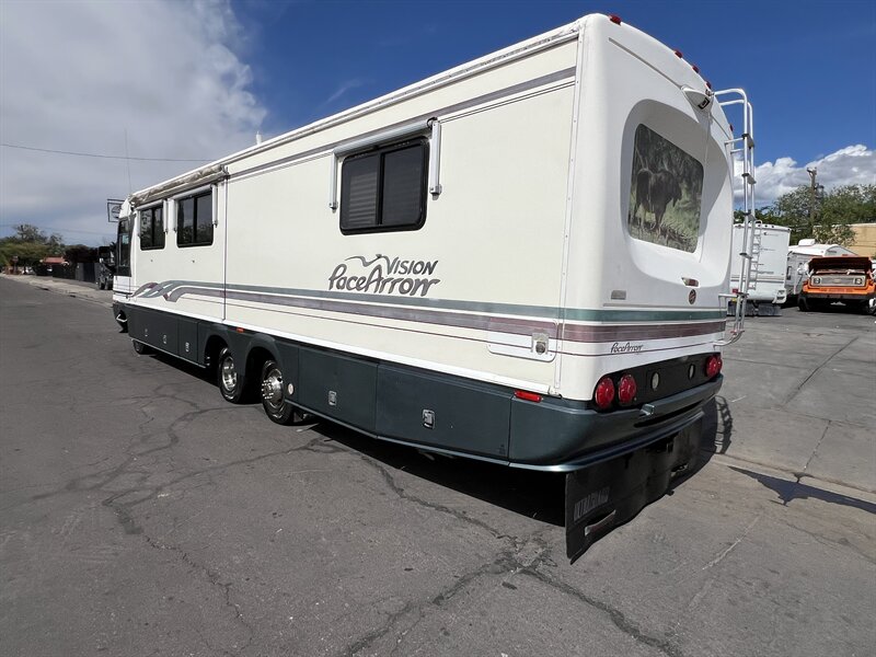 1997 Pace-Arrow 36B VISION CLASS A - Photo 5 - Albuquerque, NM 87108