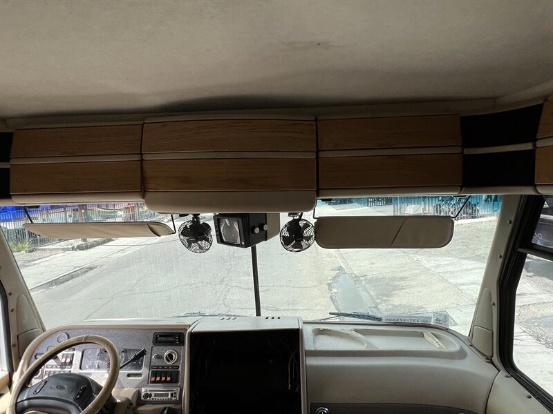 1997 Pace-Arrow 36B VISION CLASS A - Photo 10 - Albuquerque, NM 87108