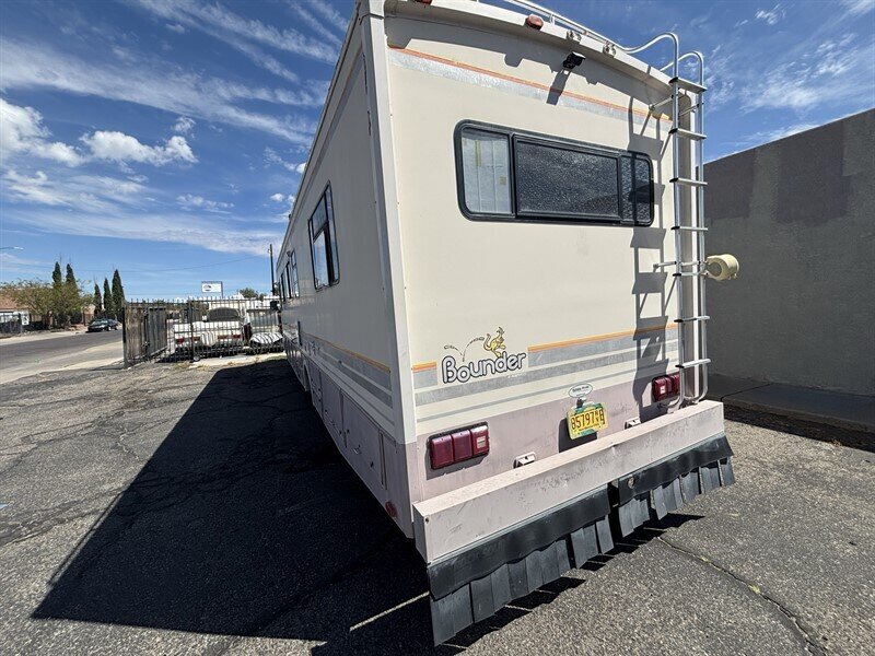 1992 Fleetwood 34 BOUNDER - Photo 2 - Albuquerque, NM 87108