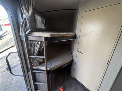 2019 Winnebago 27BHSS MINIPLUS   - Photo 26 - Albuquerque, NM 87108