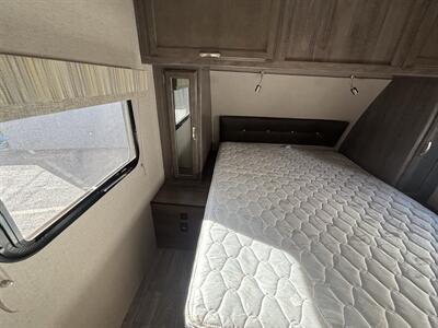 2019 Winnebago 27BHSS MINIPLUS   - Photo 16 - Albuquerque, NM 87108