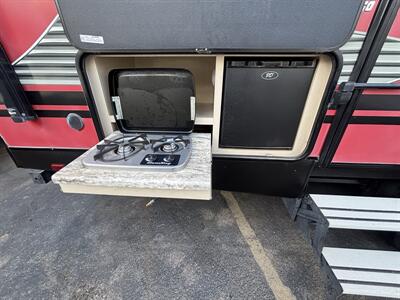 2019 Winnebago 27BHSS MINIPLUS   - Photo 9 - Albuquerque, NM 87108