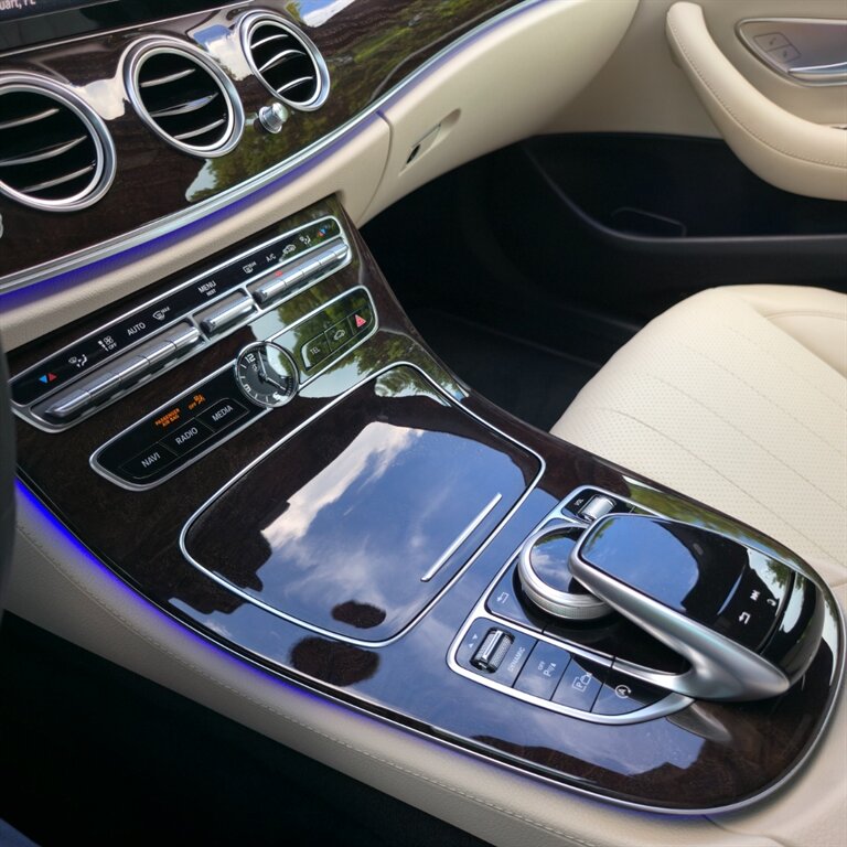 2019 Mercedes-Benz E 450 4MATIC   - Photo 28 - Stuart, FL 34997