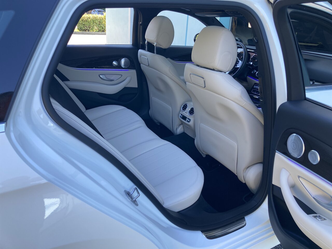 2019 Mercedes-Benz E 450 4MATIC - Photo 19 - Stuart, FL 34997