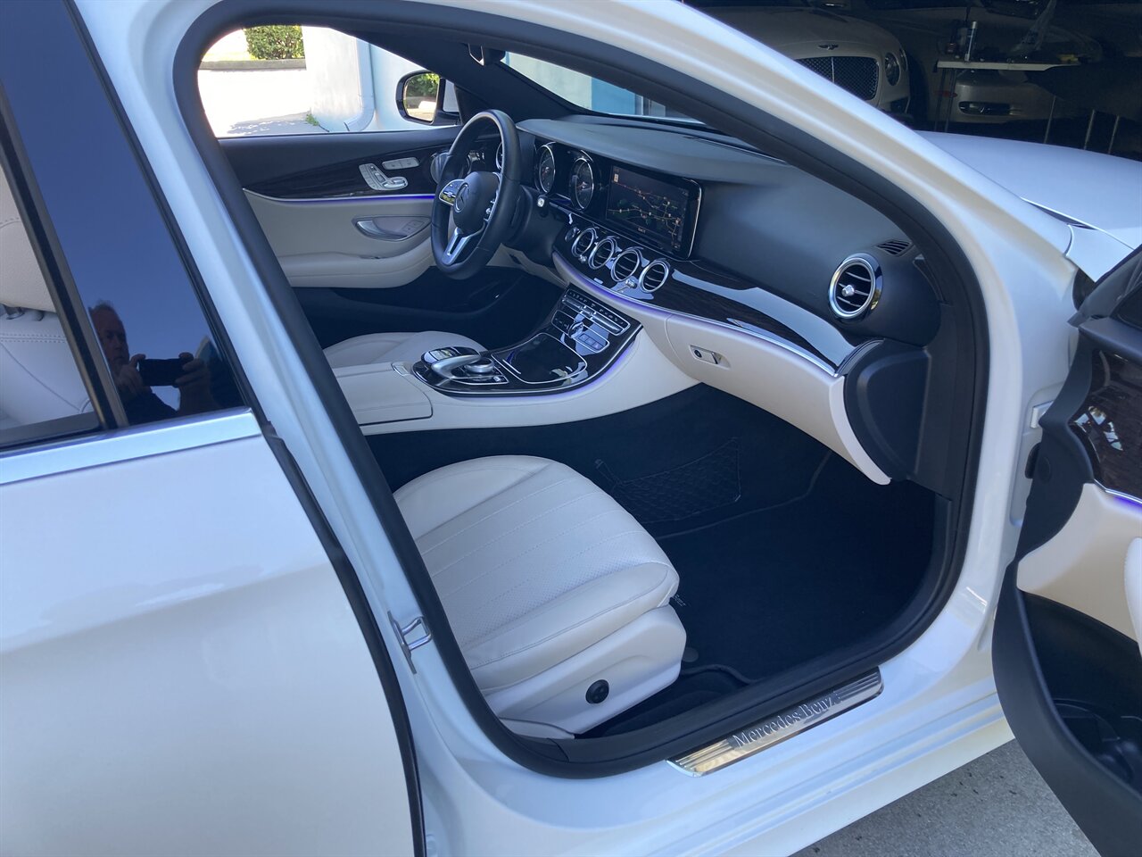 2019 Mercedes-Benz E 450 4MATIC - Photo 21 - Stuart, FL 34997