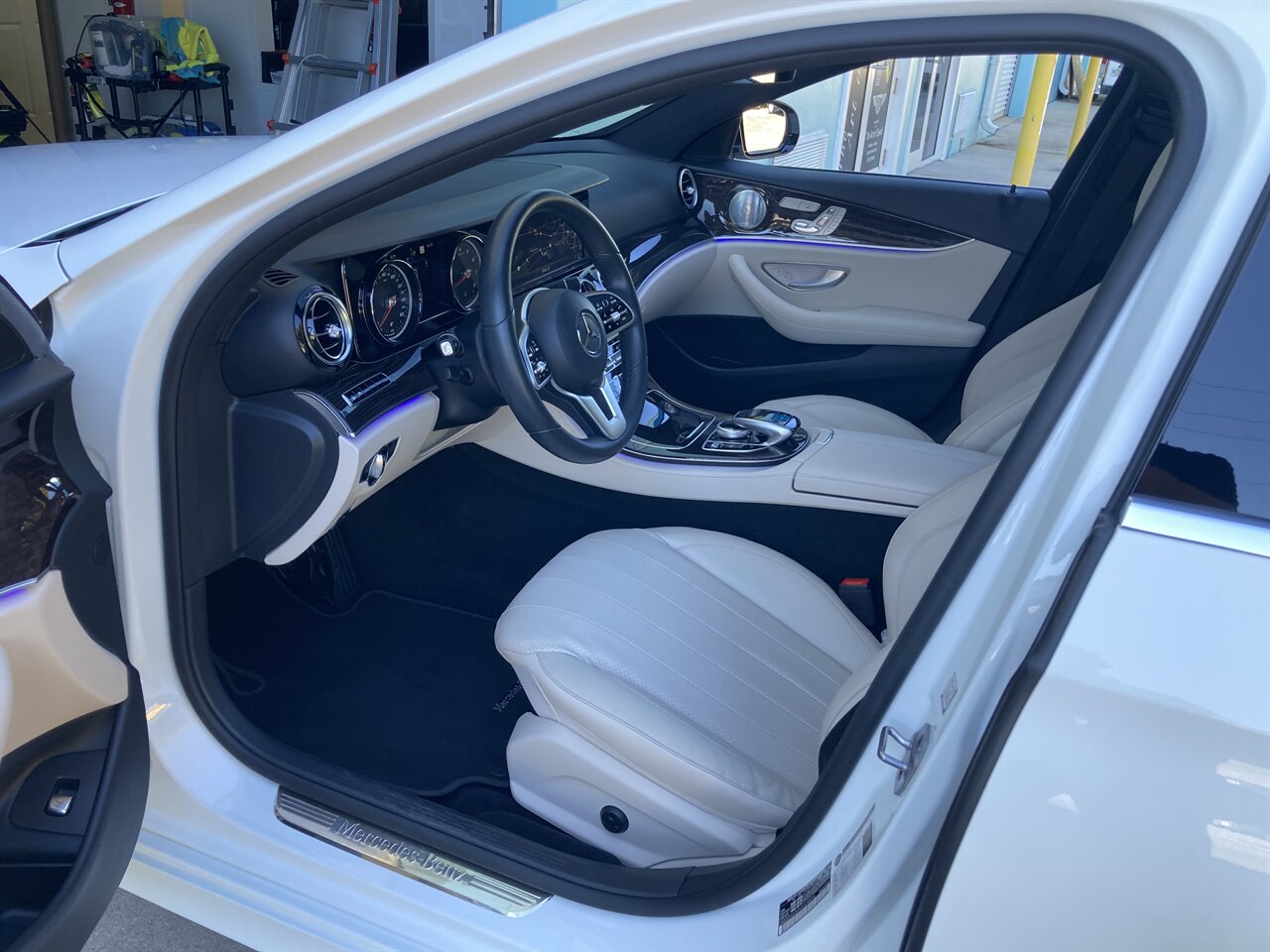 2019 Mercedes-Benz E 450 4MATIC - Photo 14 - Stuart, FL 34997