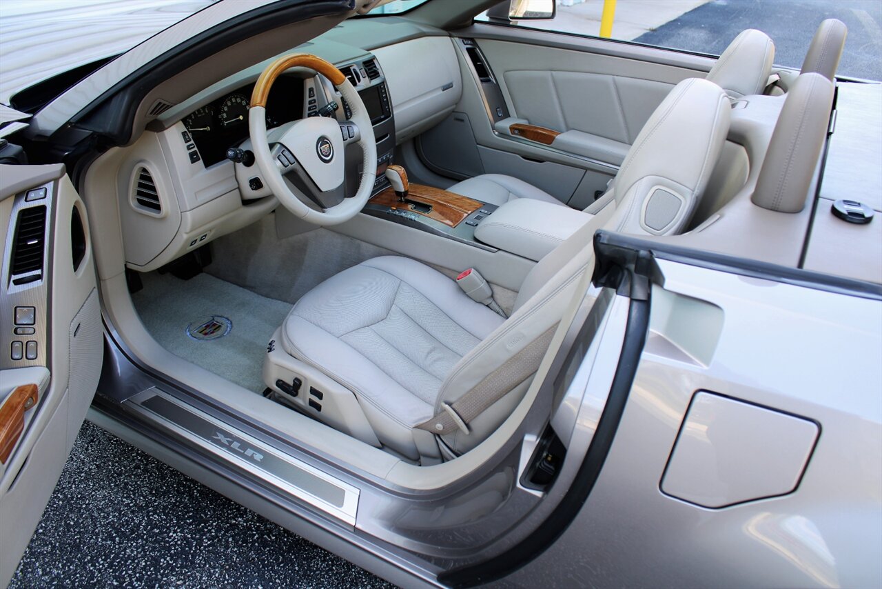 2004 Cadillac XLR   - Photo 14 - Stuart, FL 34997