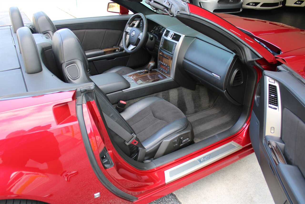 2008 Cadillac XLR-V   - Photo 17 - Stuart, FL 34997