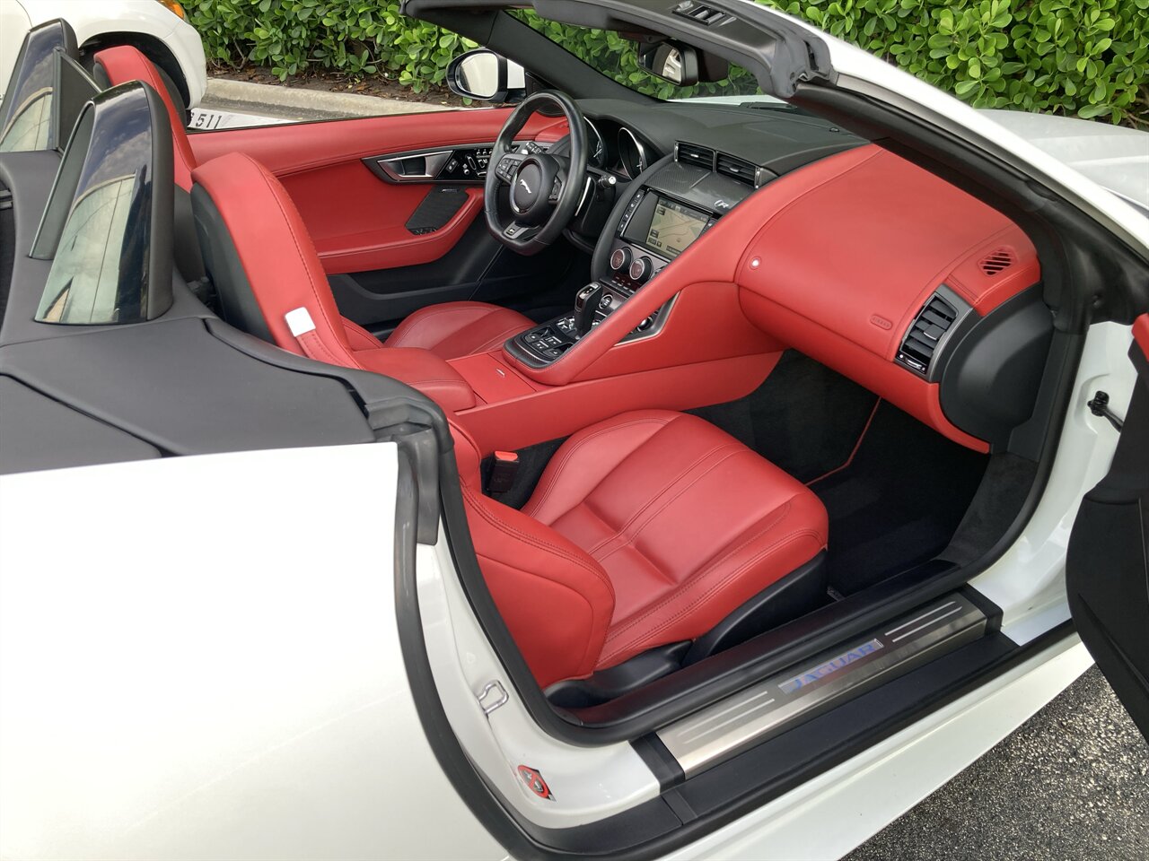 2016 Jaguar F-TYPE R - Photo 17 - Stuart, FL 34997