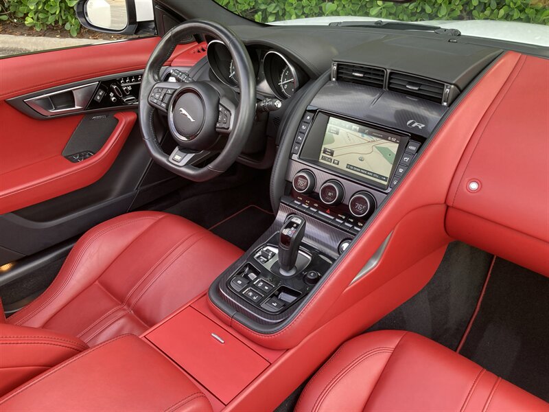 2016 Jaguar F-TYPE R  