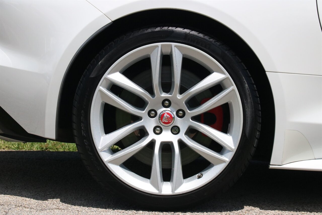 2016 Jaguar F-TYPE R   - Photo 15 - Stuart, FL 34997