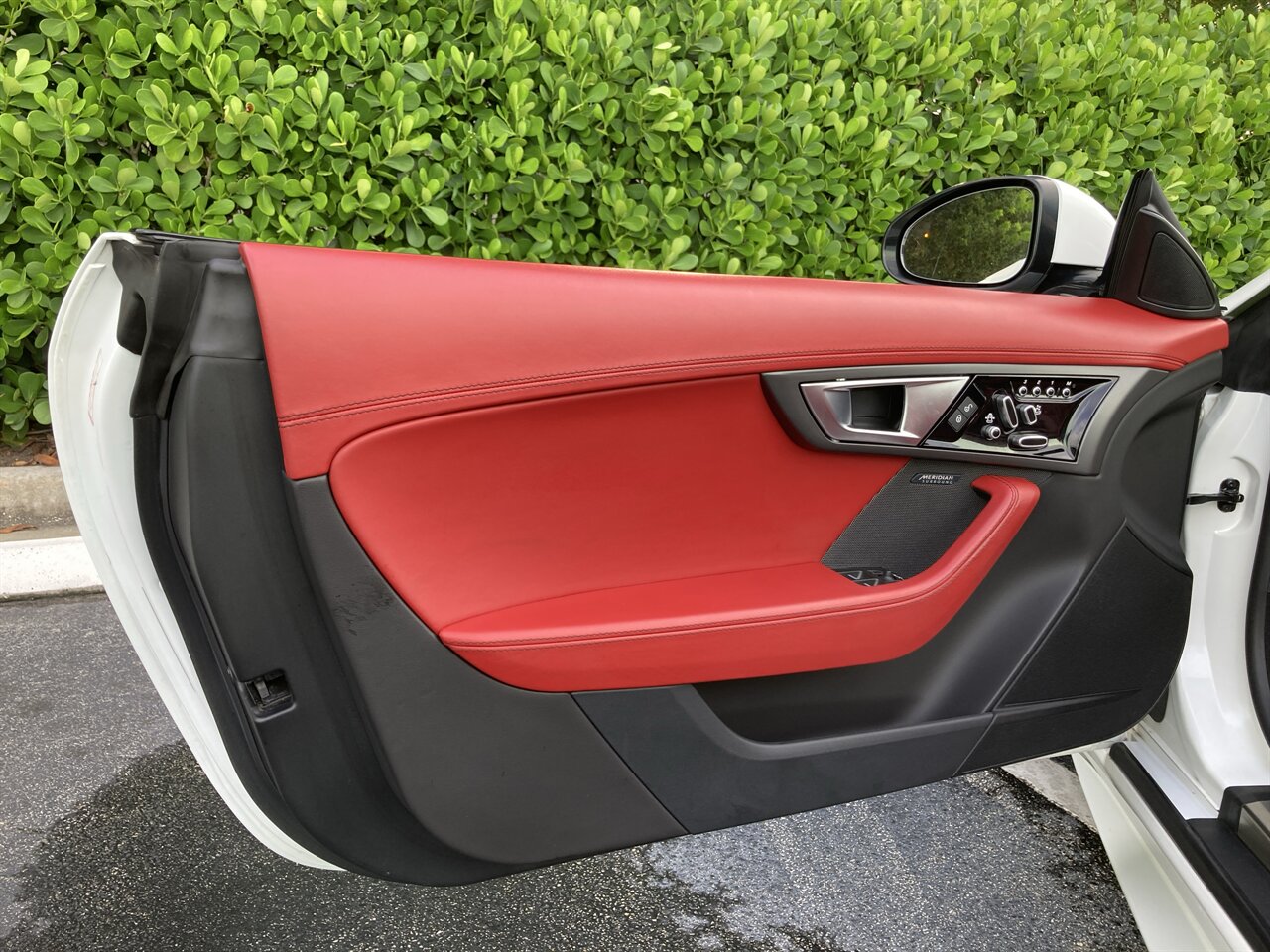 2016 Jaguar F-TYPE R - Photo 27 - Stuart, FL 34997