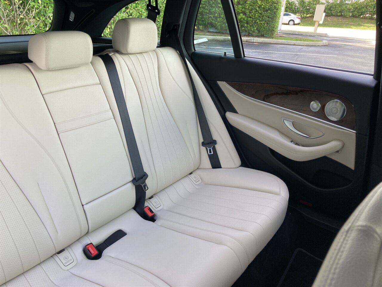2019 Mercedes-Benz E 450 4MATIC - Photo 18 - Stuart, FL 34997