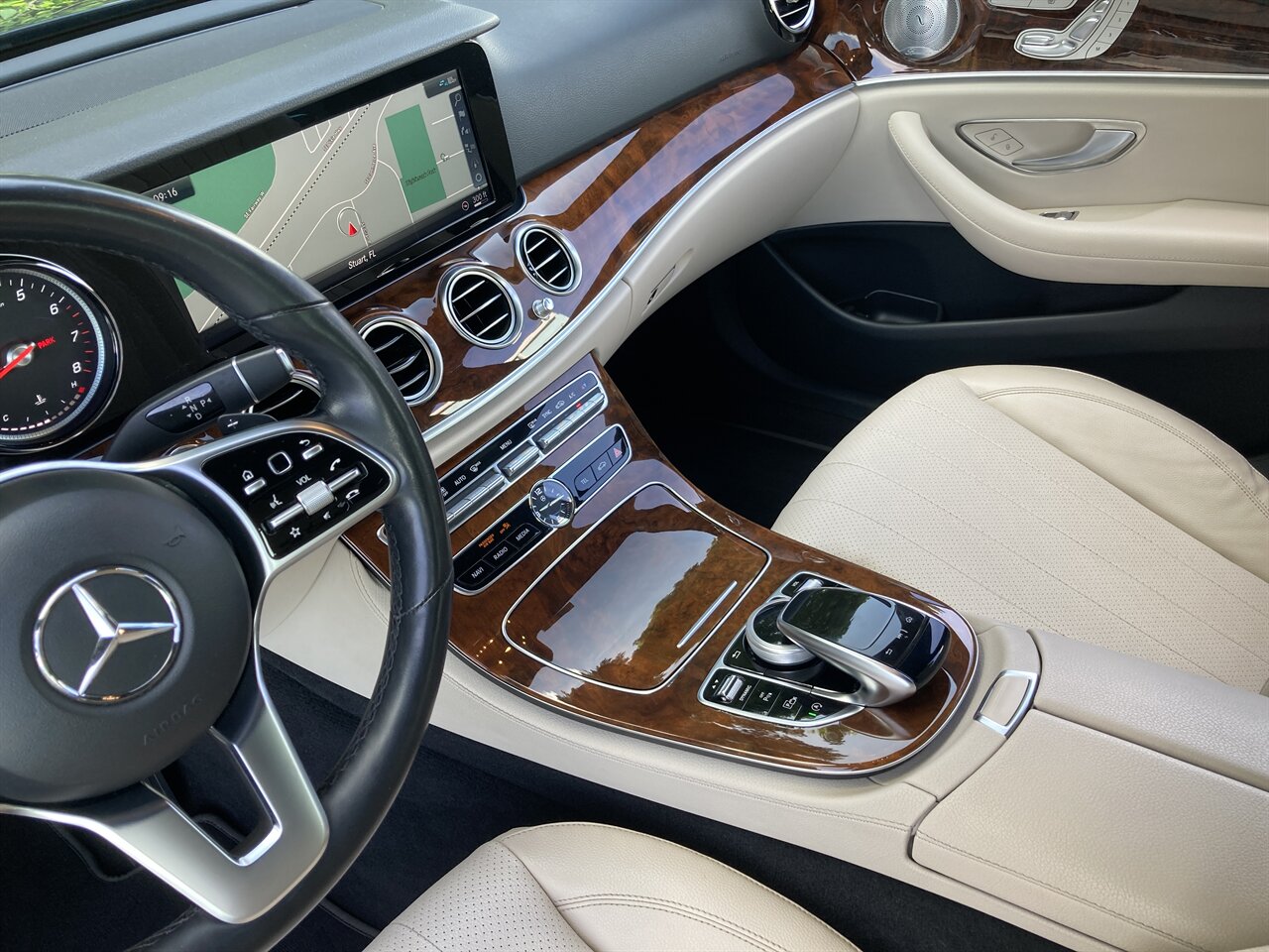 2019 Mercedes-Benz E 450 4MATIC - Photo 27 - Stuart, FL 34997