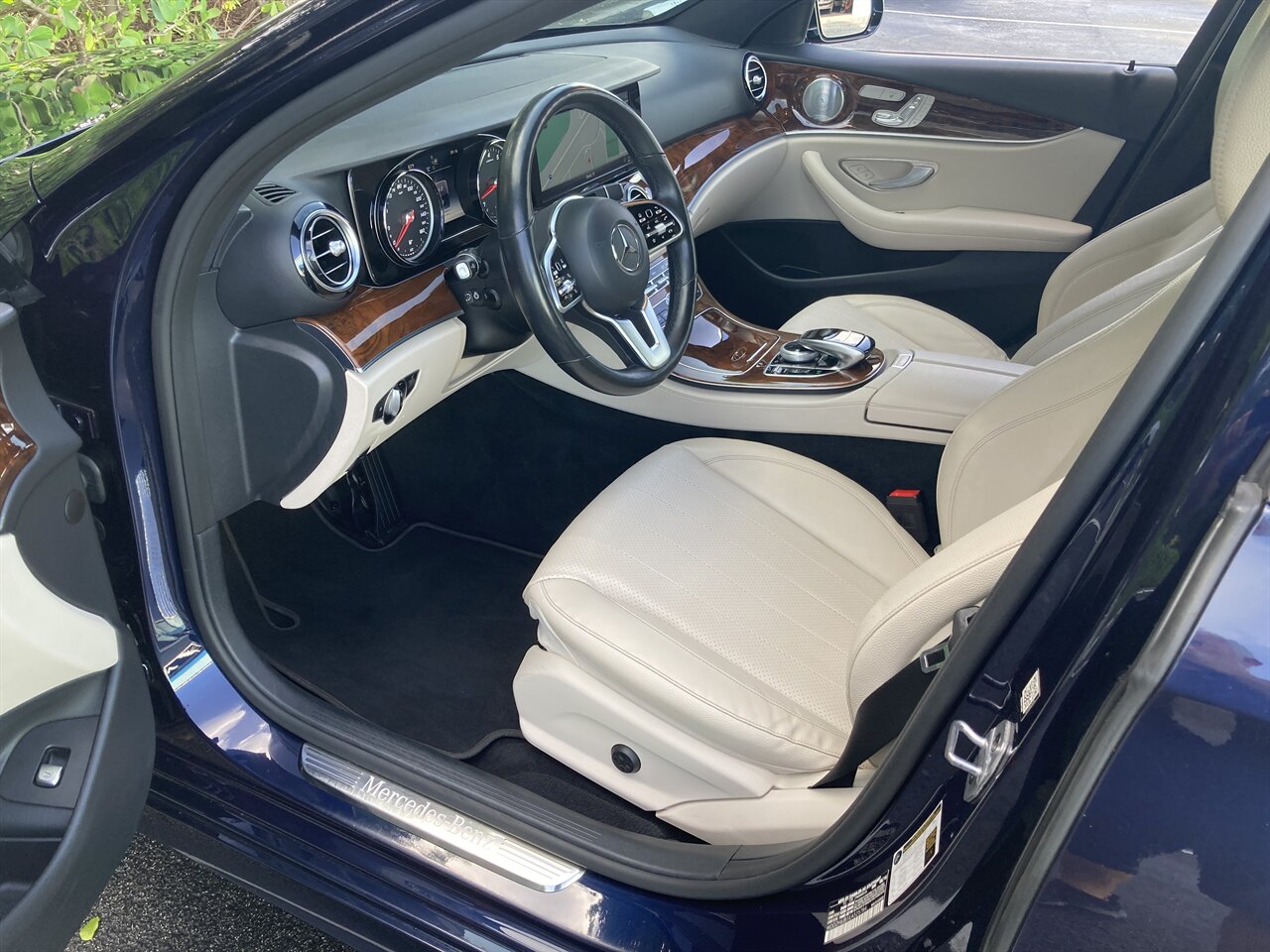 2019 Mercedes-Benz E 450 4MATIC - Photo 14 - Stuart, FL 34997