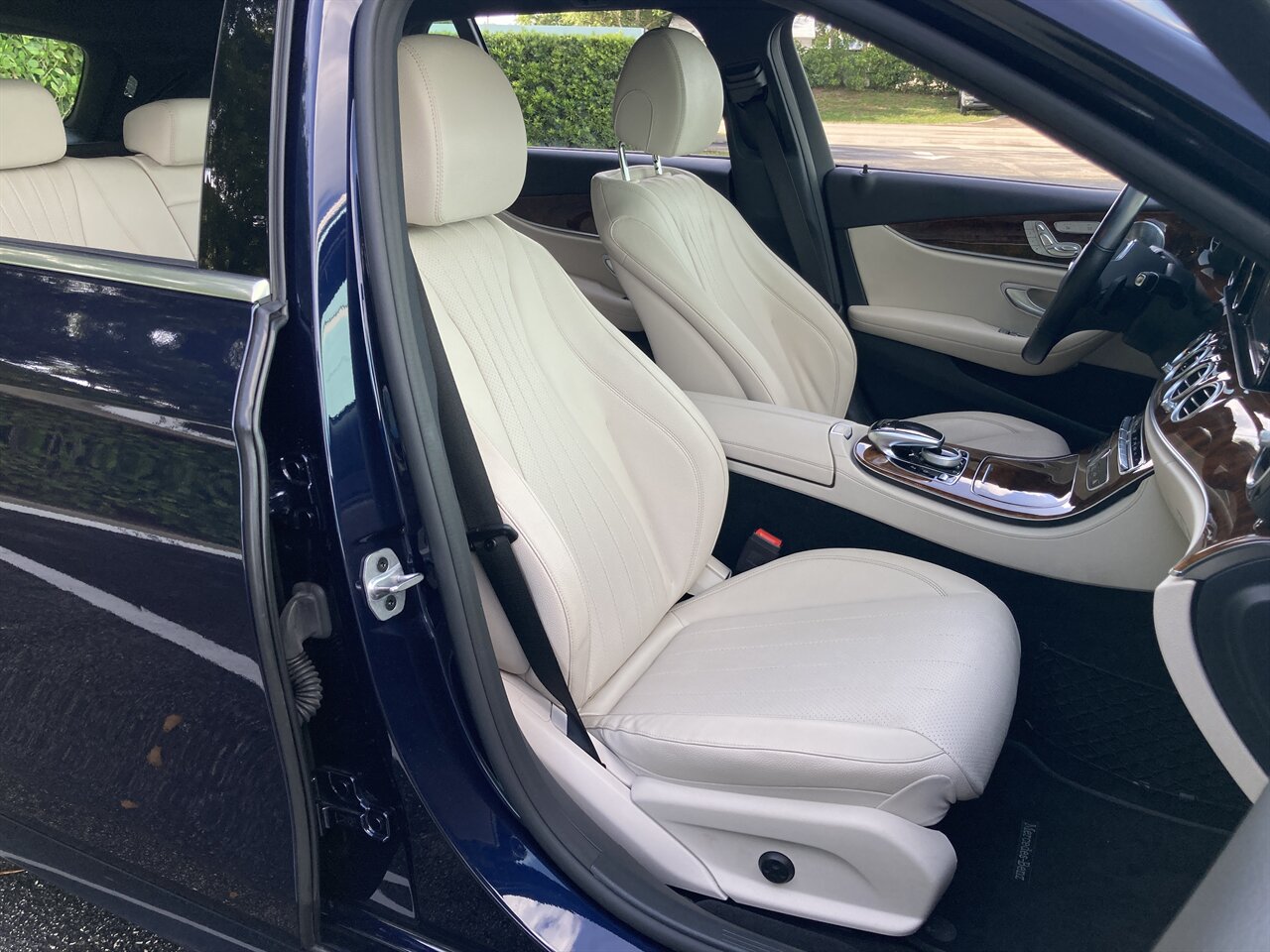 2019 Mercedes-Benz E 450 4MATIC - Photo 20 - Stuart, FL 34997