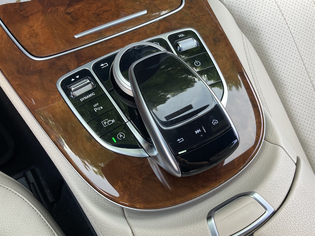 2019 Mercedes-Benz E 450 4MATIC - Photo 31 - Stuart, FL 34997