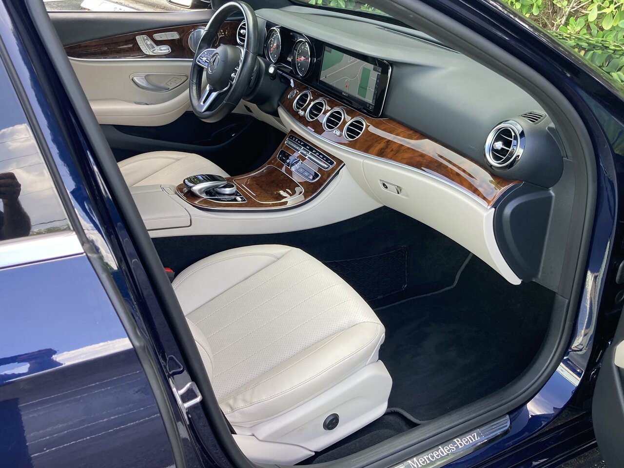 2019 Mercedes-Benz E 450 4MATIC - Photo 21 - Stuart, FL 34997