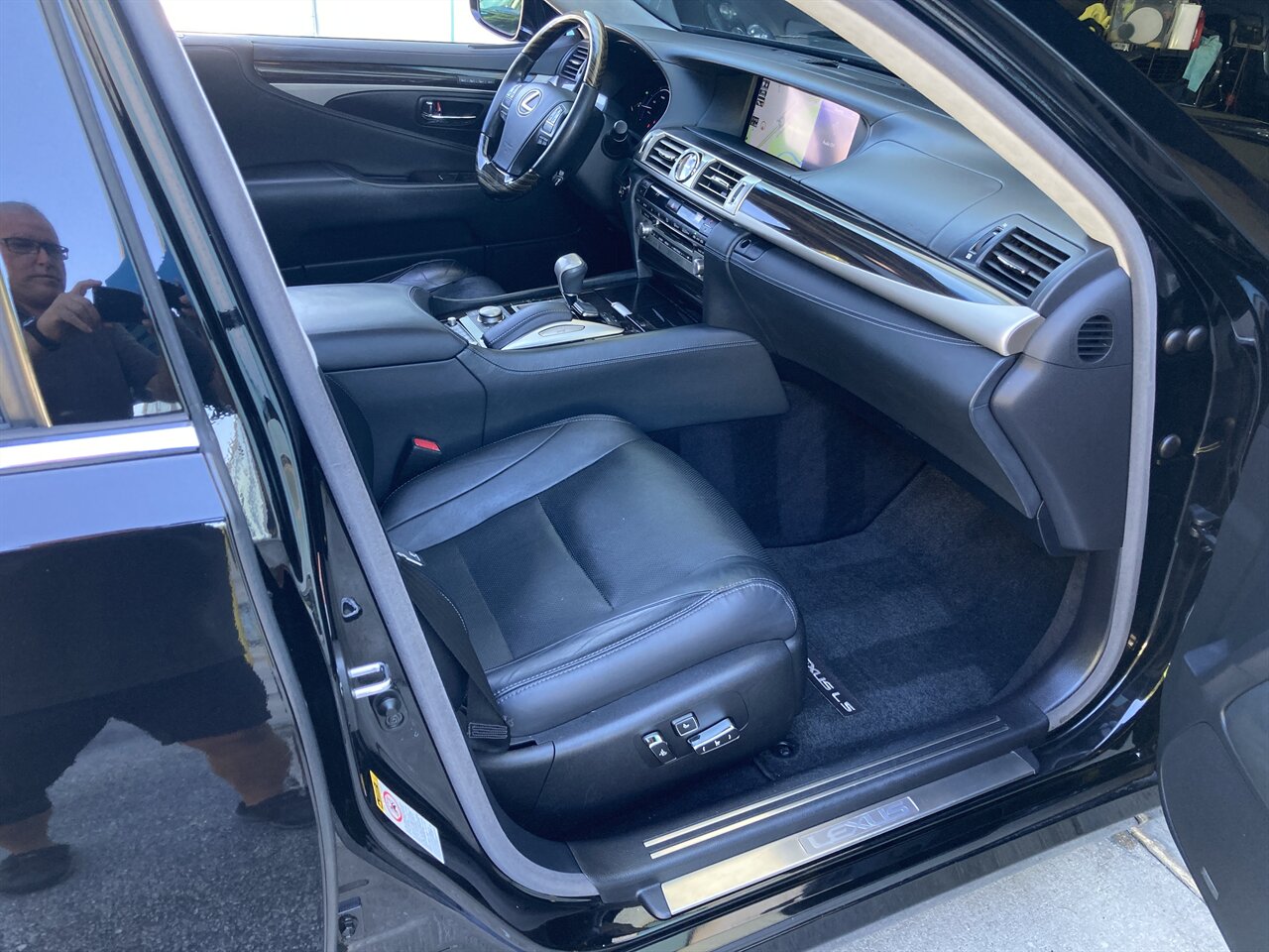 2016 Lexus LS 600h L   - Photo 25 - Stuart, FL 34997