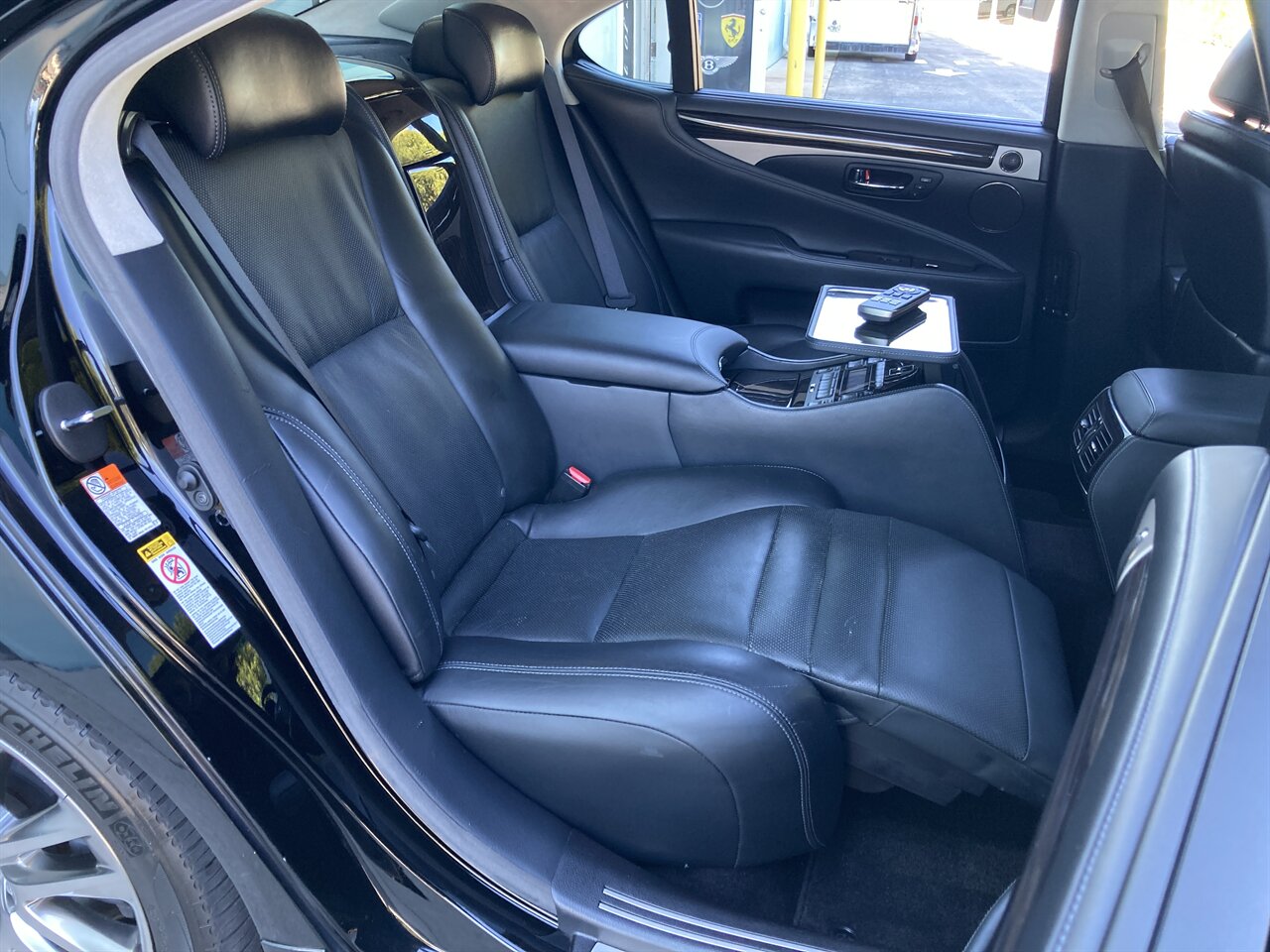 2016 Lexus LS 600h L   - Photo 22 - Stuart, FL 34997