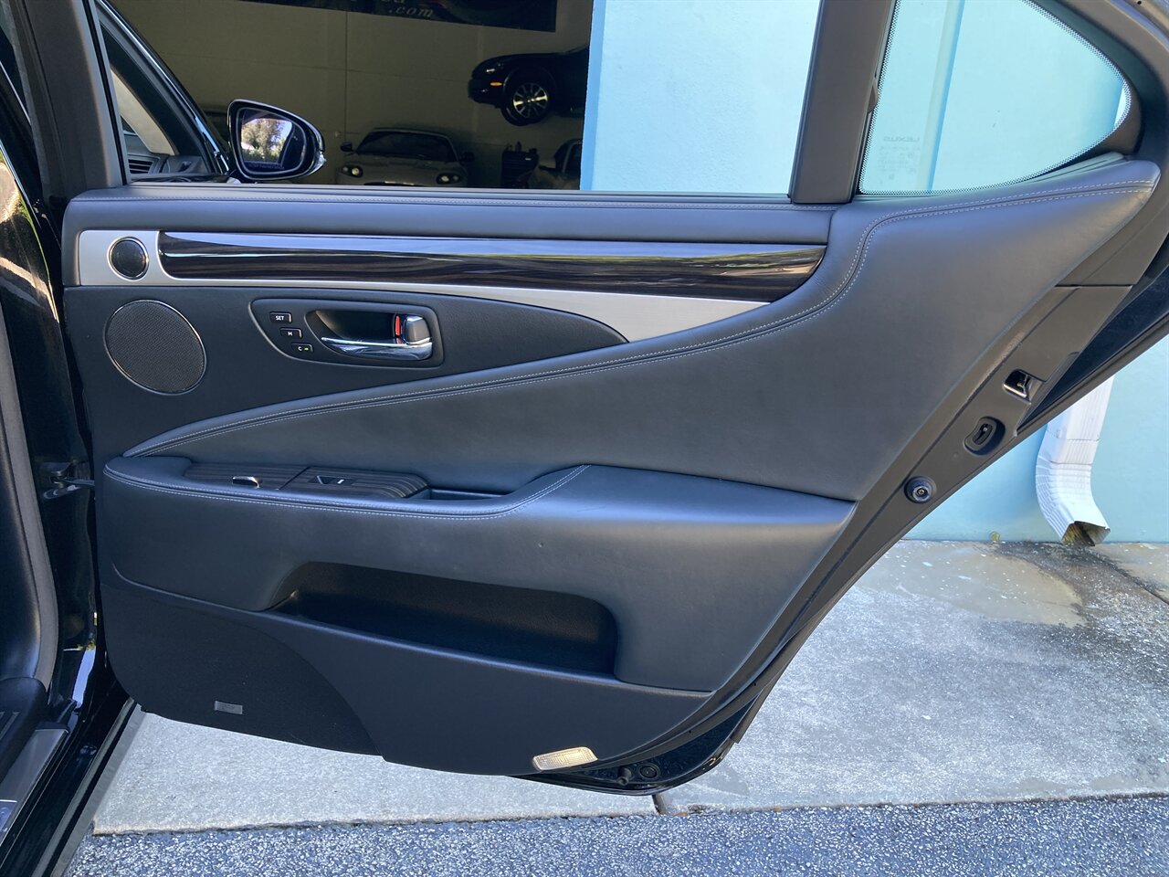 2016 Lexus LS 600h L   - Photo 47 - Stuart, FL 34997