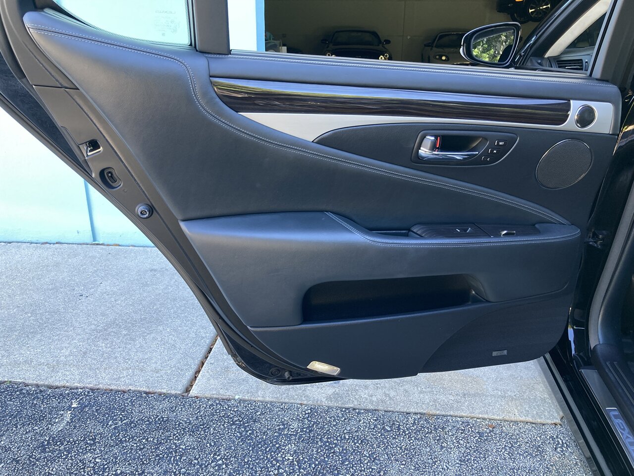 2016 Lexus LS 600h L   - Photo 46 - Stuart, FL 34997