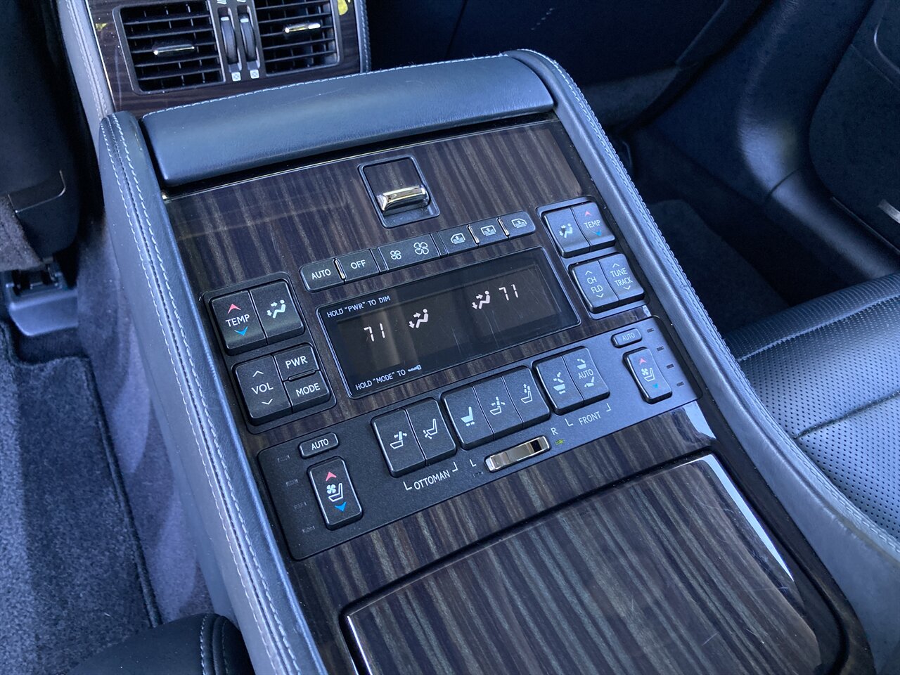 2016 Lexus LS 600h L   - Photo 38 - Stuart, FL 34997