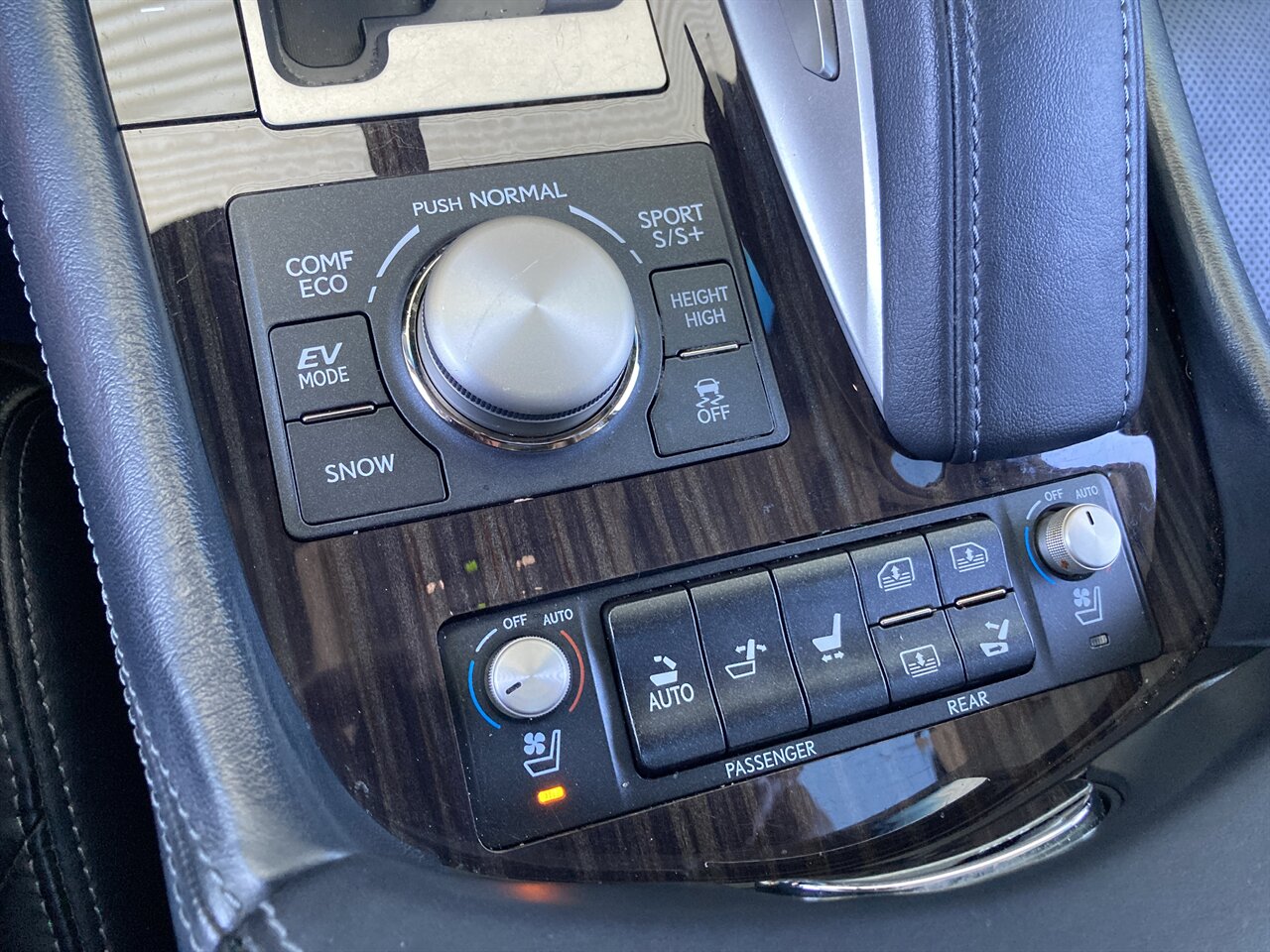 2016 Lexus LS 600h L   - Photo 37 - Stuart, FL 34997