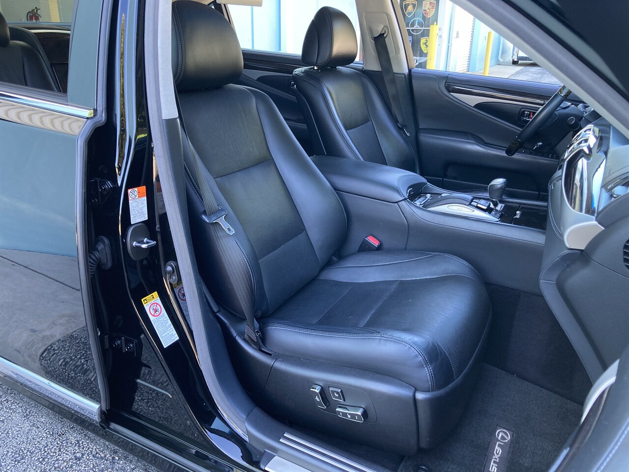 2016 Lexus LS 600h L   - Photo 24 - Stuart, FL 34997