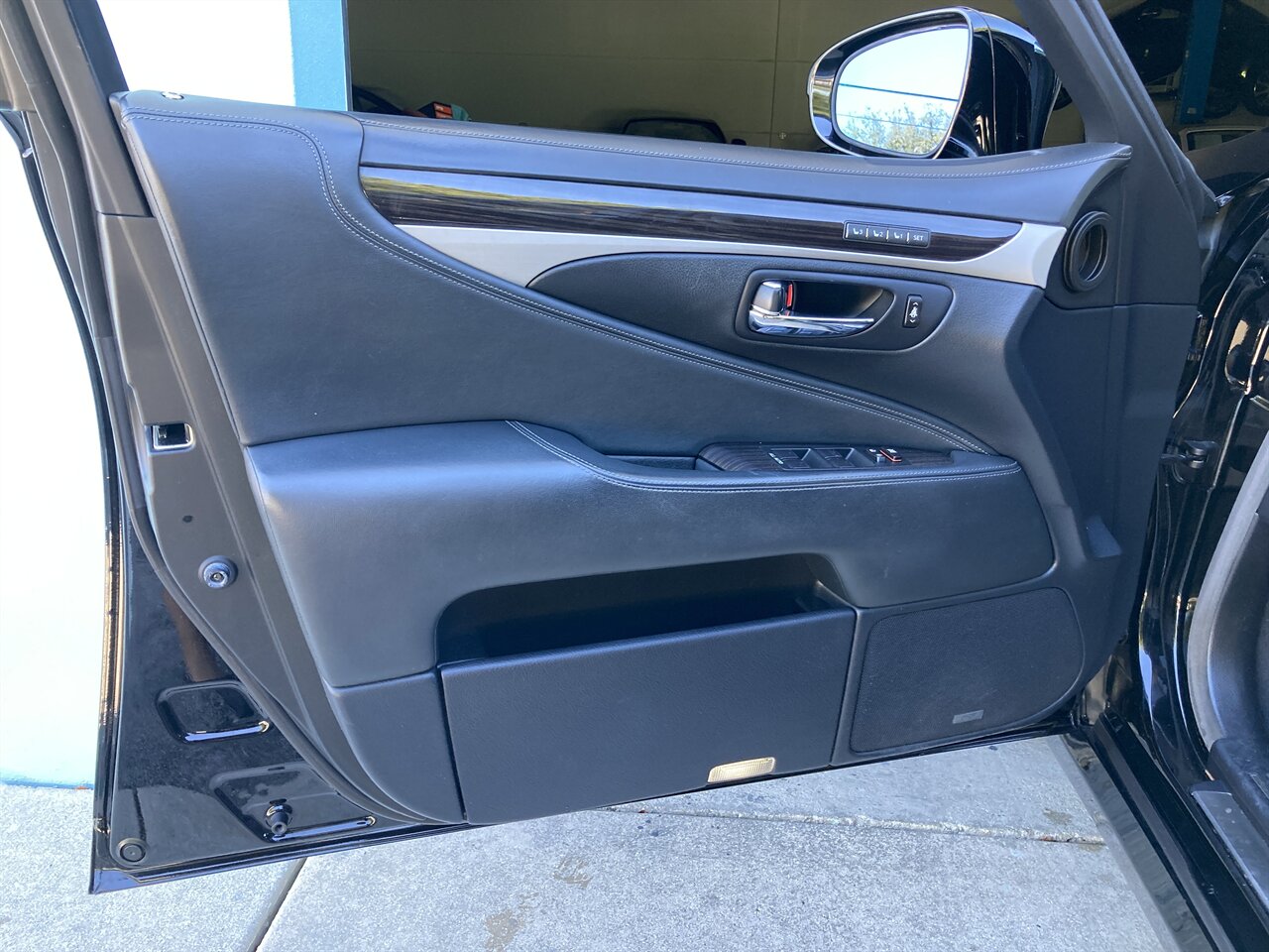 2016 Lexus LS 600h L   - Photo 44 - Stuart, FL 34997